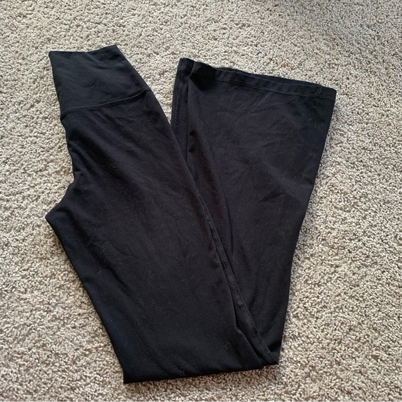 Yogalicious Lux Black Crossover Flare Legging Yoga Pants Size Extra Small - Picture 1 of 3